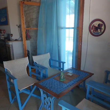 πέτρινο σπίτι με πισίνα * Falanthi