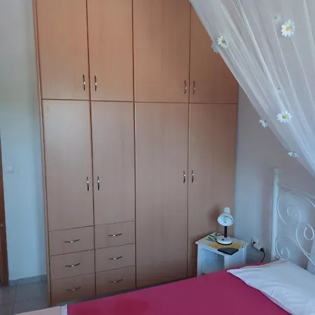 πέτρινο σπίτι με πισίνα Apartmán