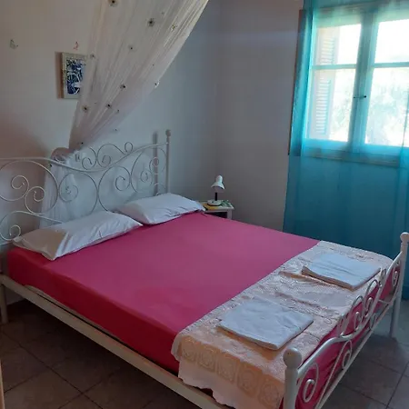 Apartmán πέτρινο σπίτι με πισίνα Falanthi