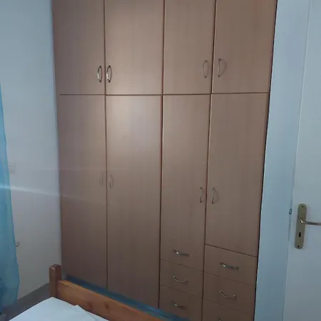 πέτρινο σπίτι με πισίνα * Falanthi