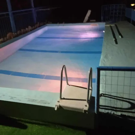 πέτρινο σπίτι με πισίνα Apartmán *