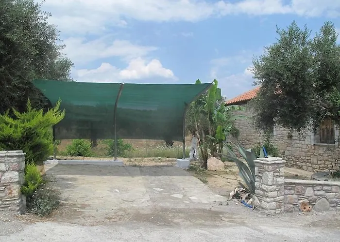 πέτρινο σπίτι με πισίνα * Falanthi