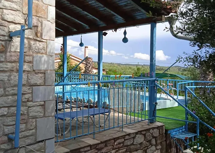 πέτρινο σπίτι με πισίνα *