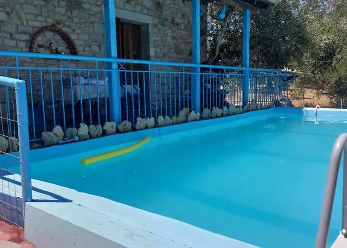 πέτρινο σπίτι με πισίνα Apartamento Falanthi